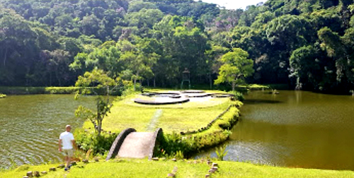 Viagem de autoconhecimento com muito verde e paz